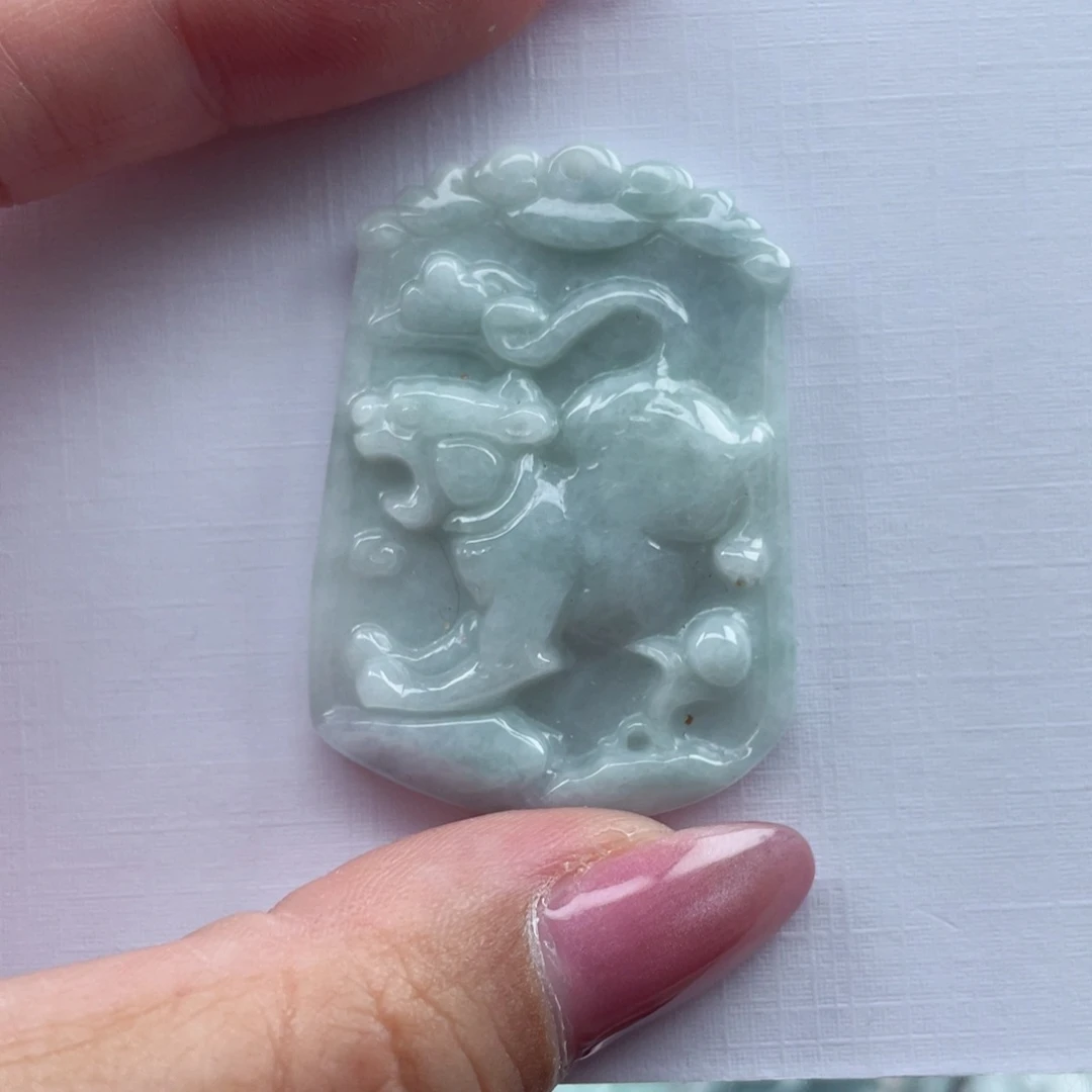 翡翠未镶嵌颈饰虎牌