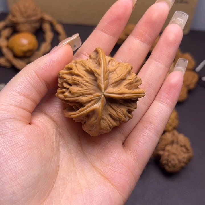 云***客桃核吊坠天地三棱角单只异型有瑕有黄