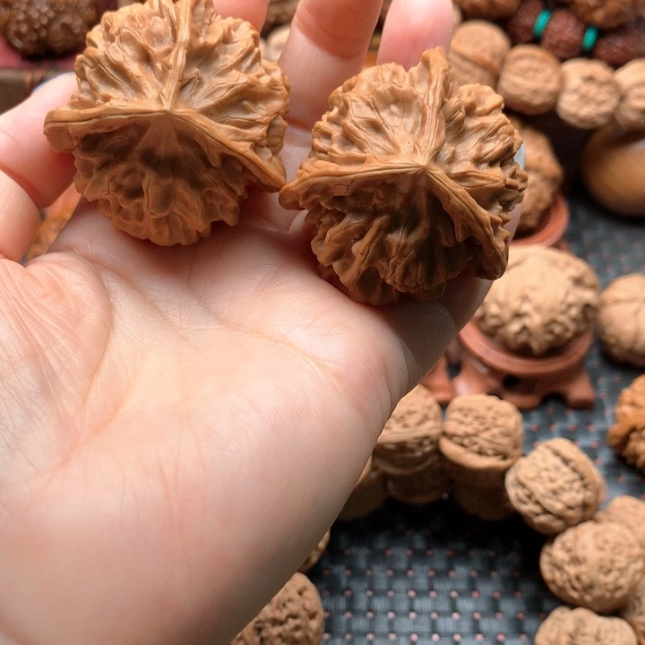 陕西秦岭龙纹三棱