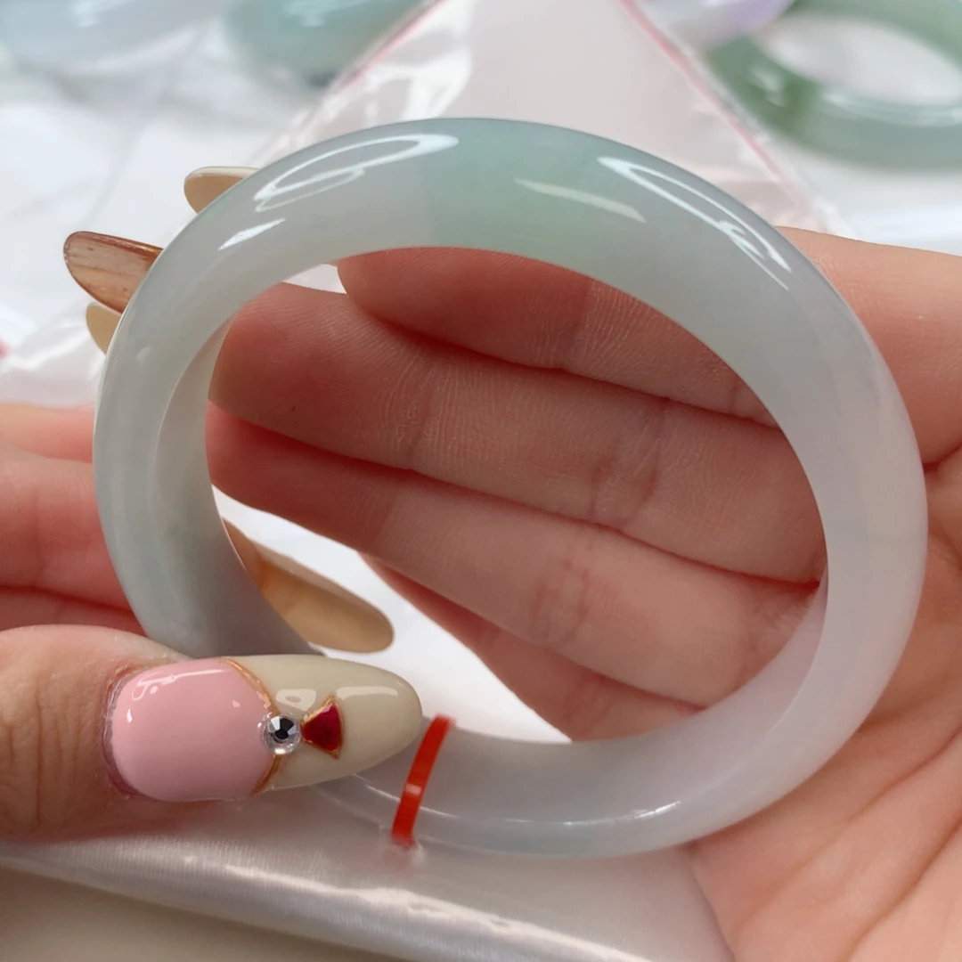 翡翠手镯未镶嵌56圈口