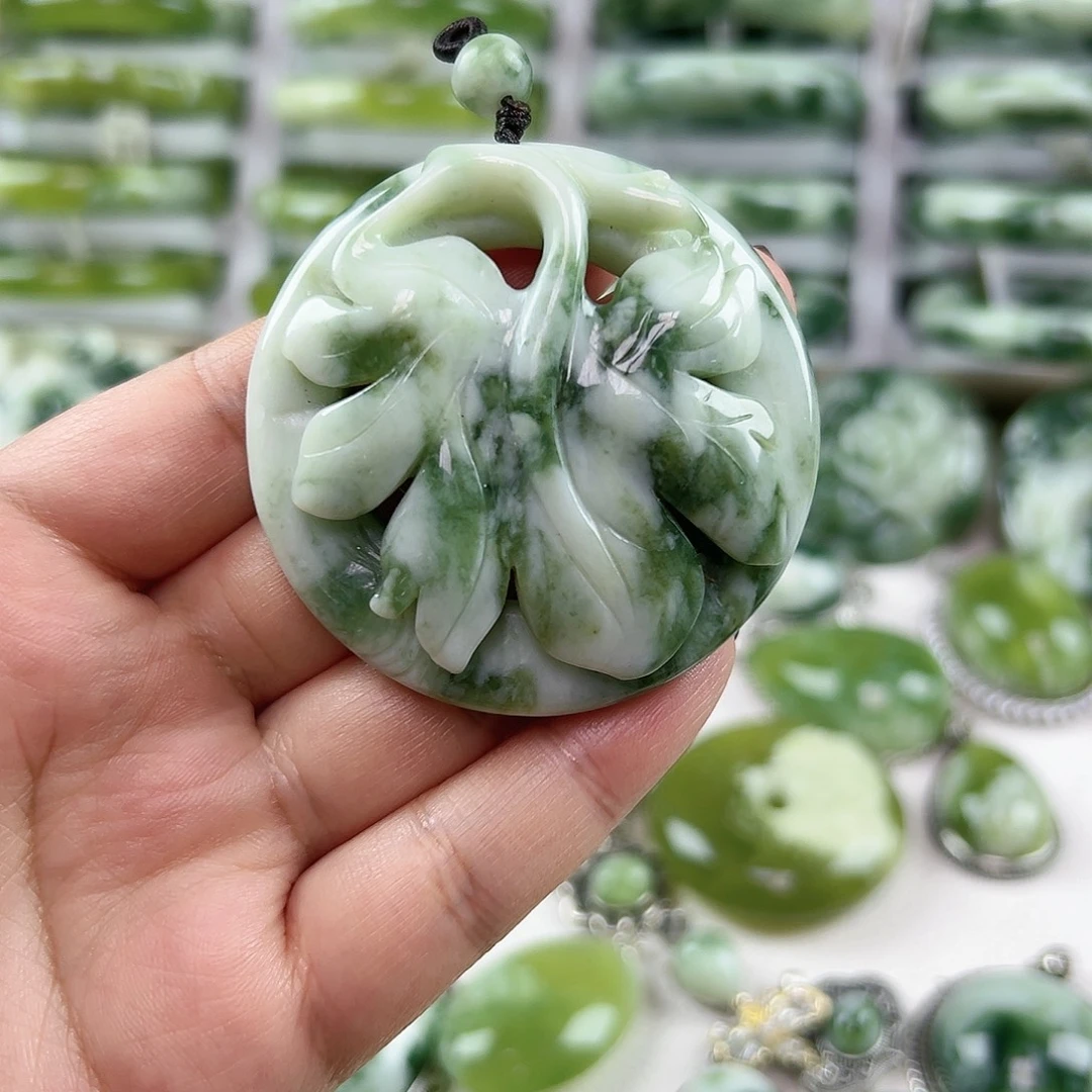 蛇纹石玉未镶嵌颈饰