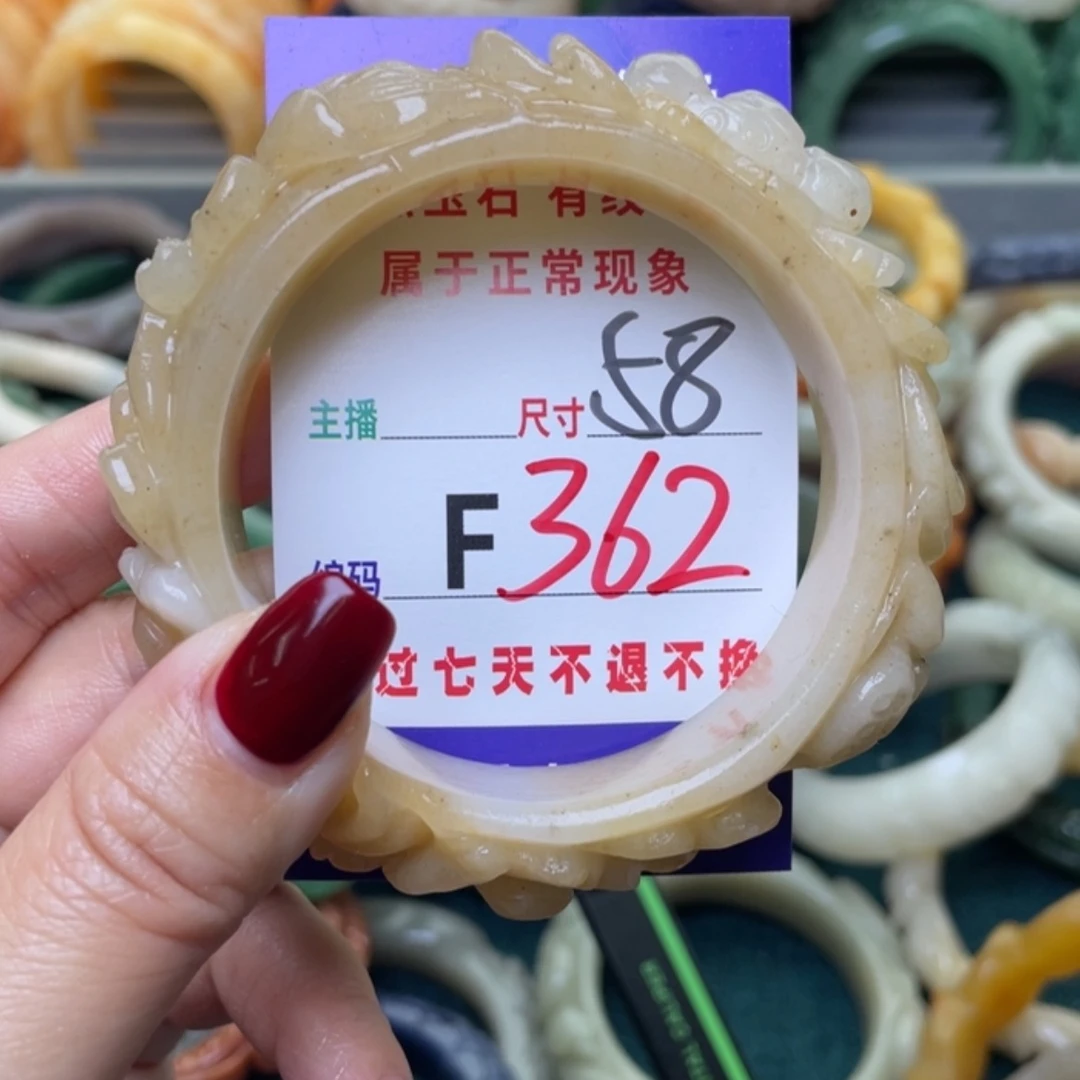 【闪购商品】未镶嵌手镯石英质玉