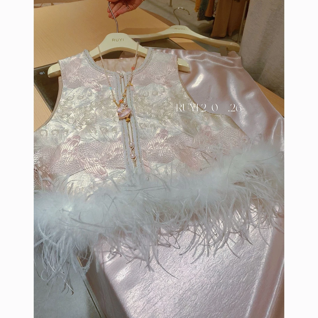 入艺805【琉璃盏】新中式浮雕刺绣圆领可拆卸鸵鸟毛马甲-RY2530707