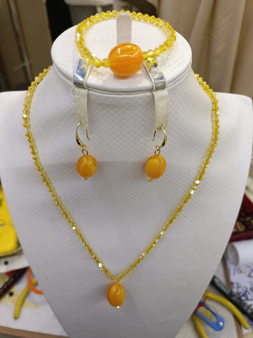 不锈钢项链 非常美丽的珊瑚。