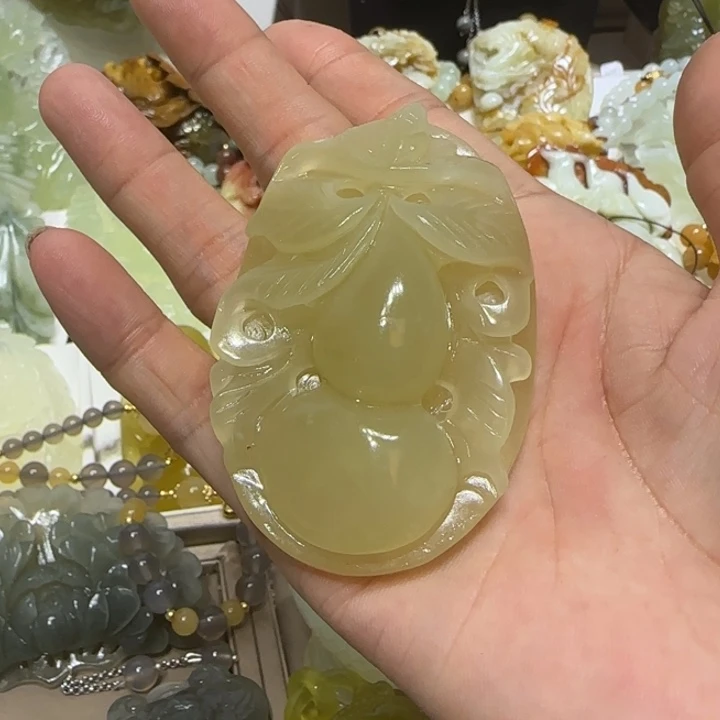 蛇纹石玉吊坠未镶嵌