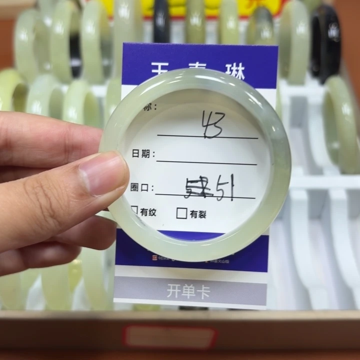 未镶嵌岫玉手镯天然