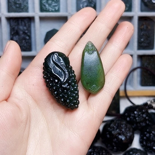 蛇纹石玉手链合金梨**香