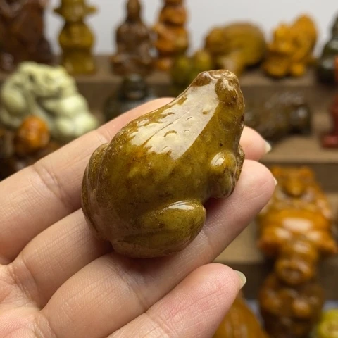 蛇纹石玉未镶嵌颈饰3