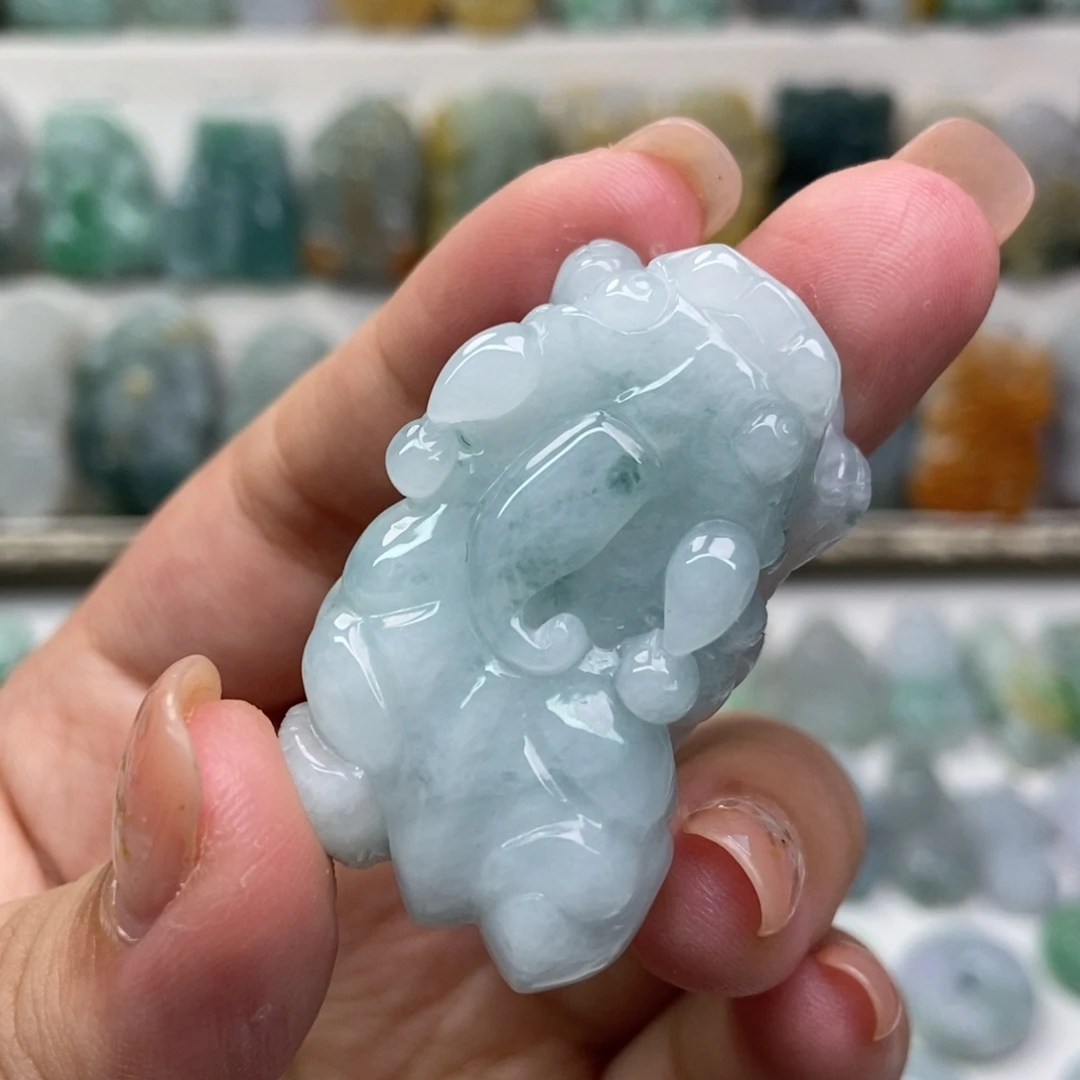 翡翠未镶嵌吊坠(赠链)口含珠