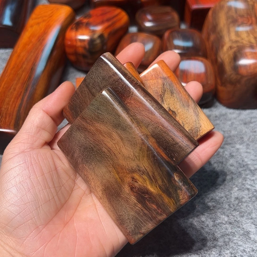 郁***里交趾黄檀（大红酸枝）