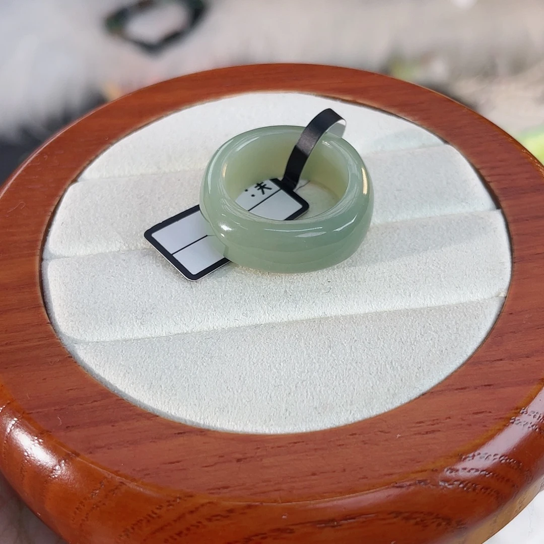 和田玉未镶嵌戒指l。且末料方圆。18.4。不退换