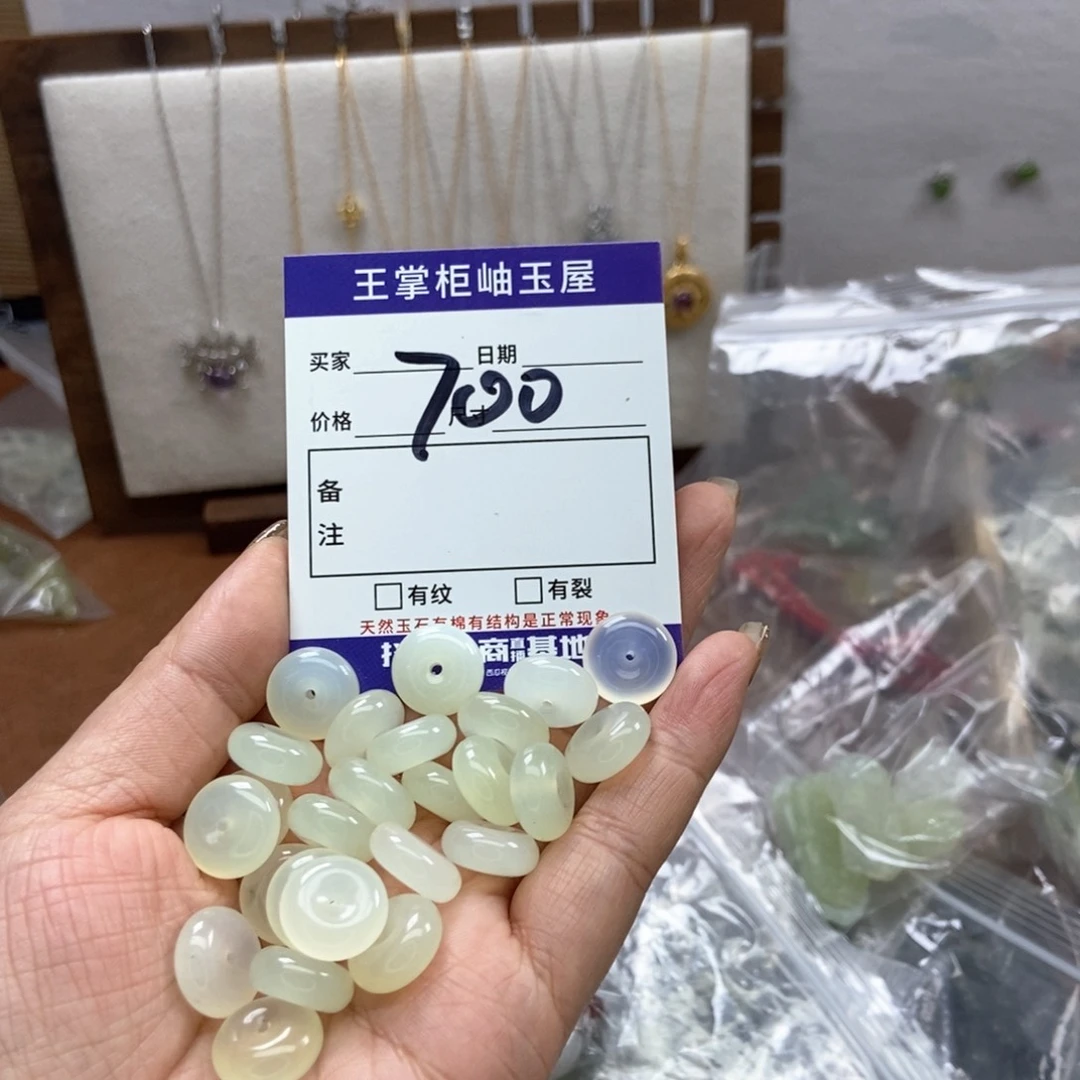 岫玉吊坠吊坠未镶嵌多样性，发一个