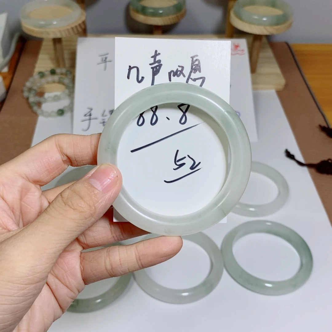 未镶嵌手镯石英质玉（金丝玉）