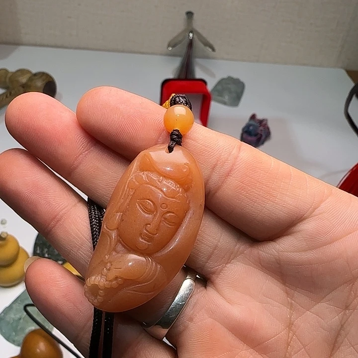 幸***敏石英质玉（金丝玉）未镶嵌颈饰