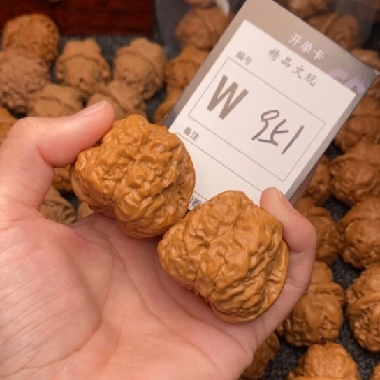吊坠桃核手****站我是第一百40