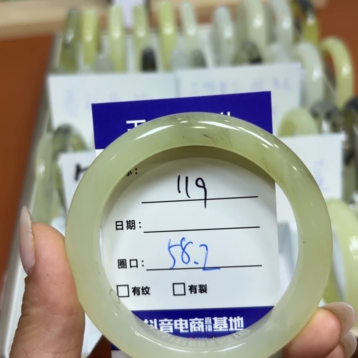 未镶嵌岫玉手镯天然