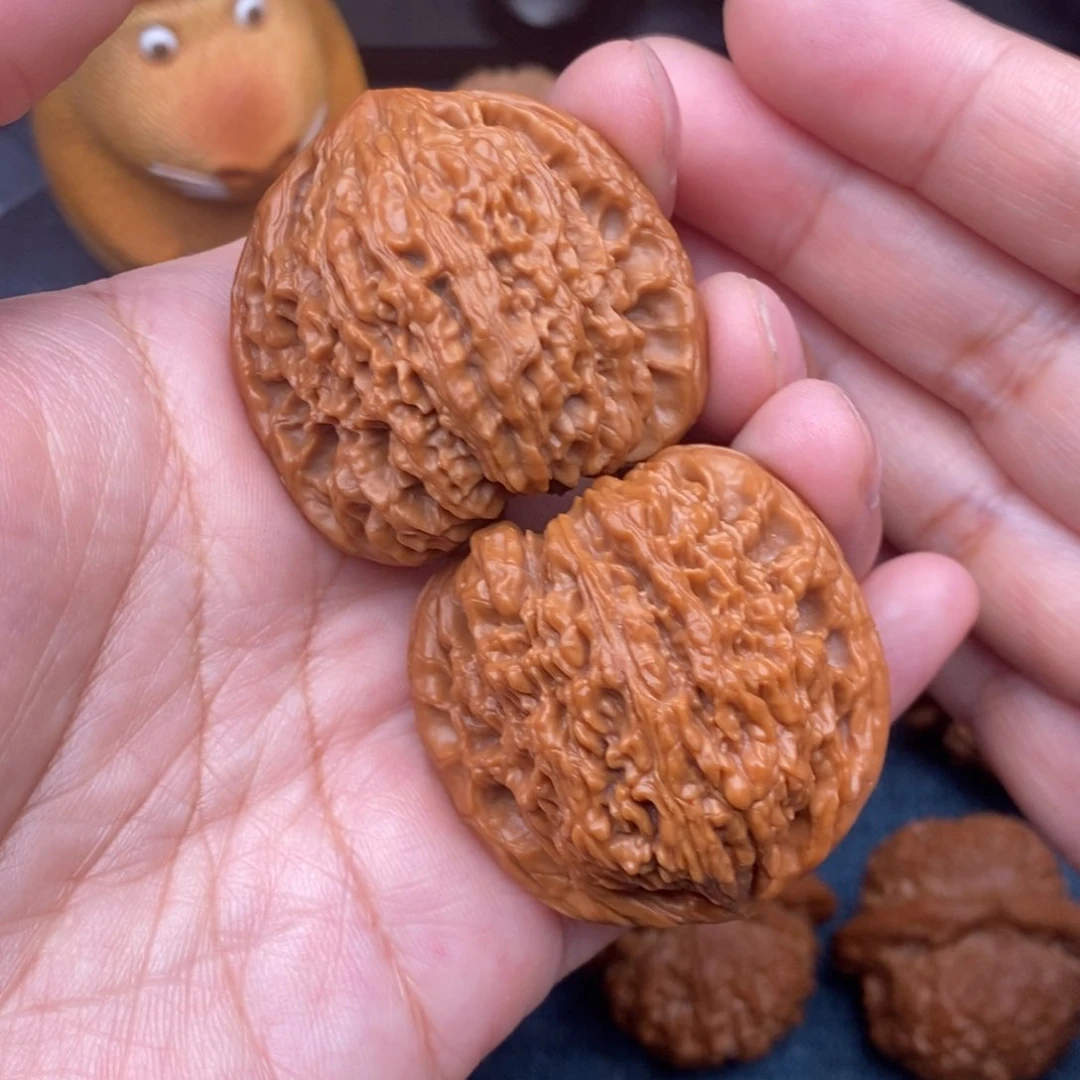 文玩核桃把件41红皮南疆