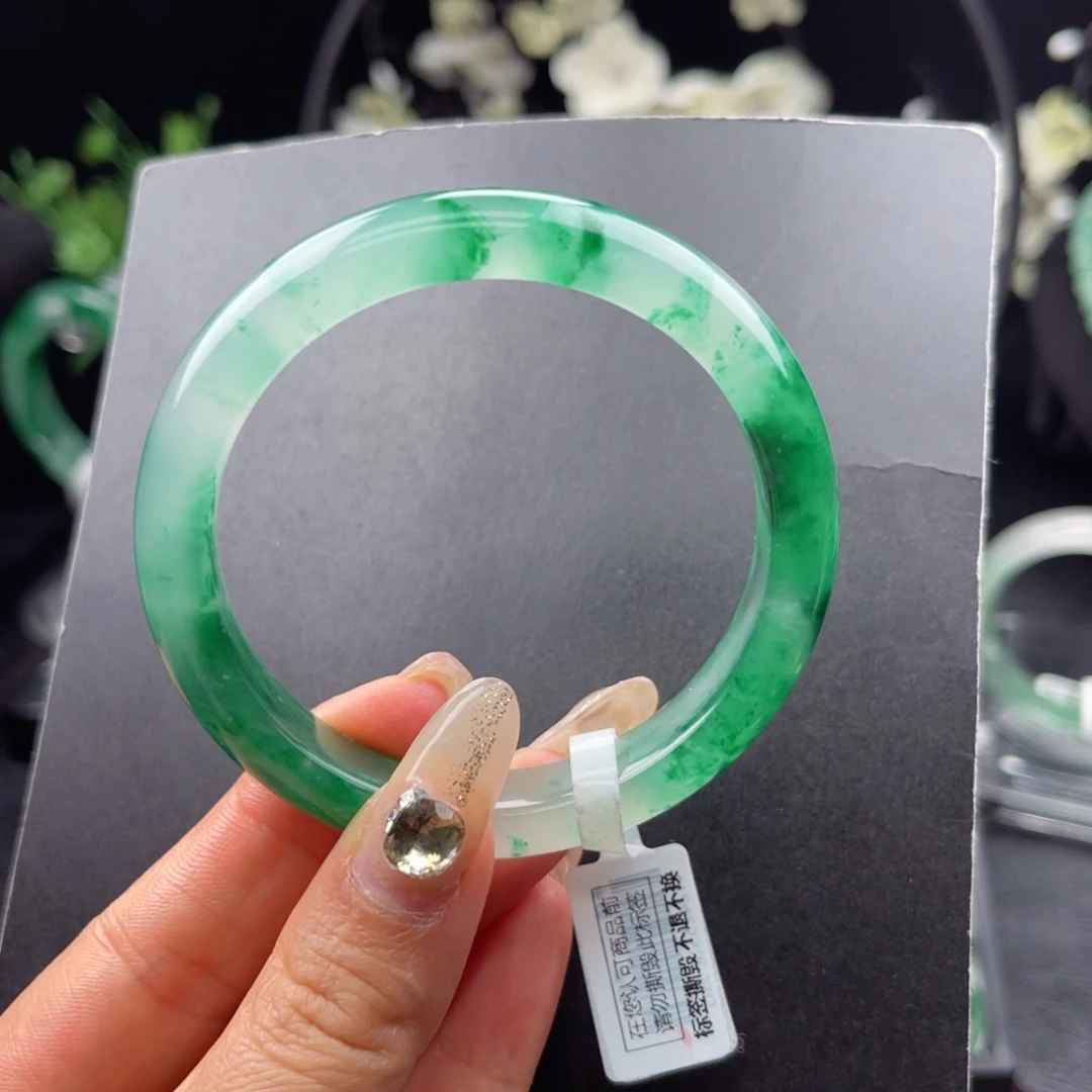 石英质玉手镯未镶嵌小****静