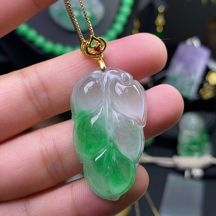 翡翠未镶嵌吊坠(赠链)