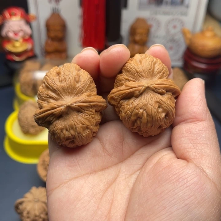 文玩核桃吊坠元宝