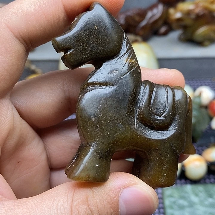 未镶嵌蛇纹石玉颈饰