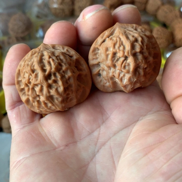 看***育文玩核桃吊坠瓷娃娃39