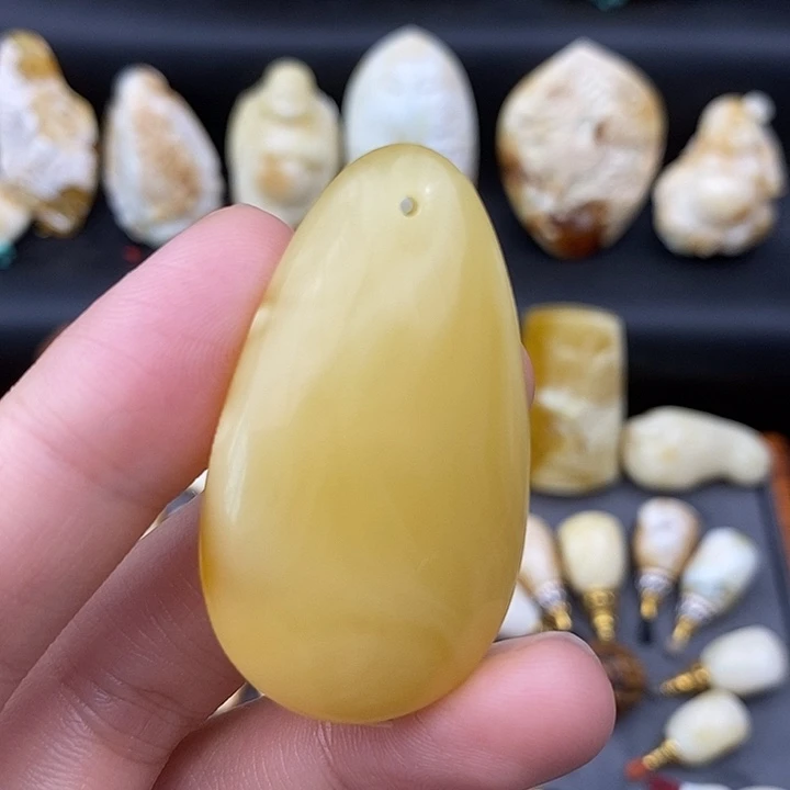 裸石琥珀未镶嵌水滴吊坠a818