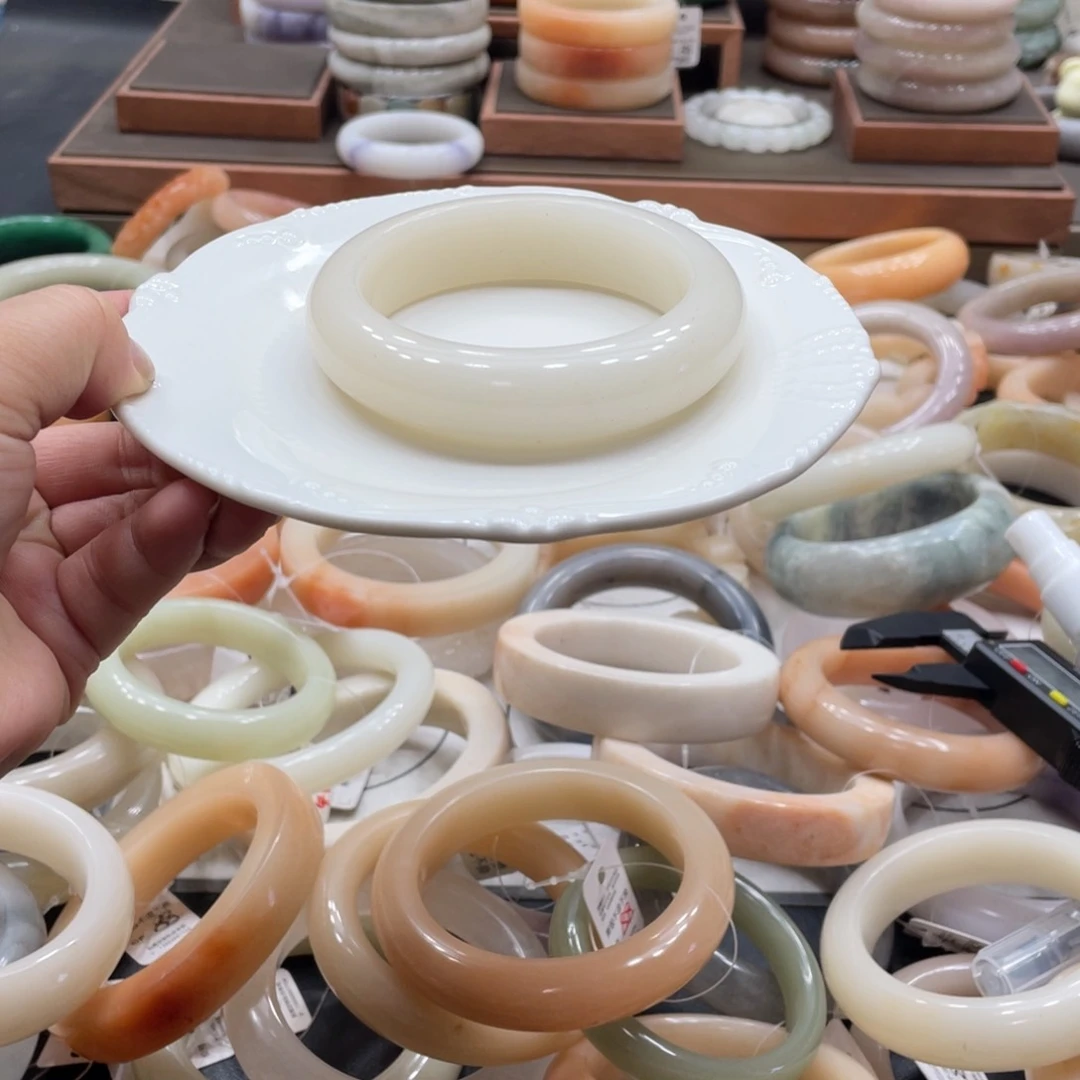 平***乐石英质玉手镯未镶嵌