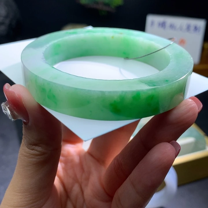 定制翡翠未镶嵌翡翠手镯