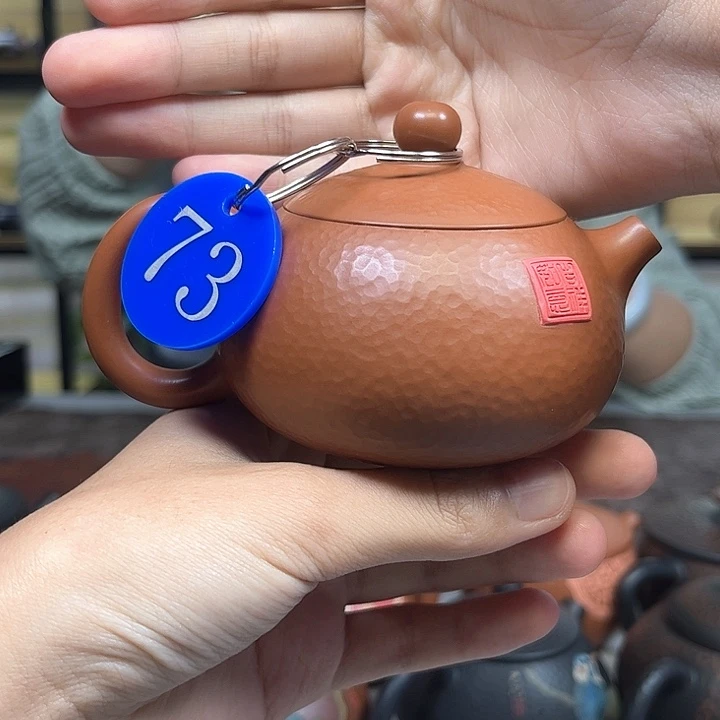125毫升微微瑕纯手工复烧锤纹西施壶