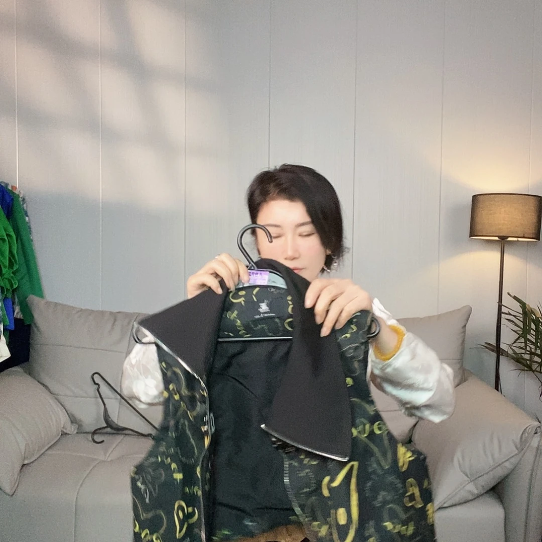 潘****备注尺码去拍去拍去拍
