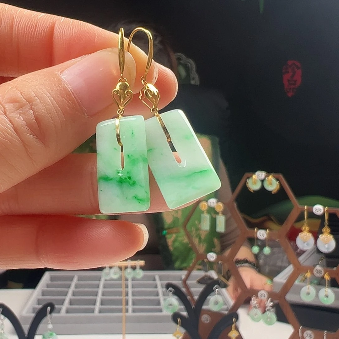 颈饰18K金镶嵌翡翠