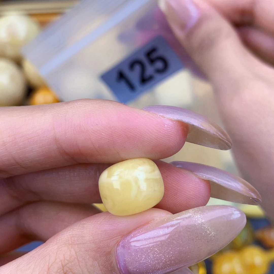 老***飯琥珀未镶嵌珠宝奇石