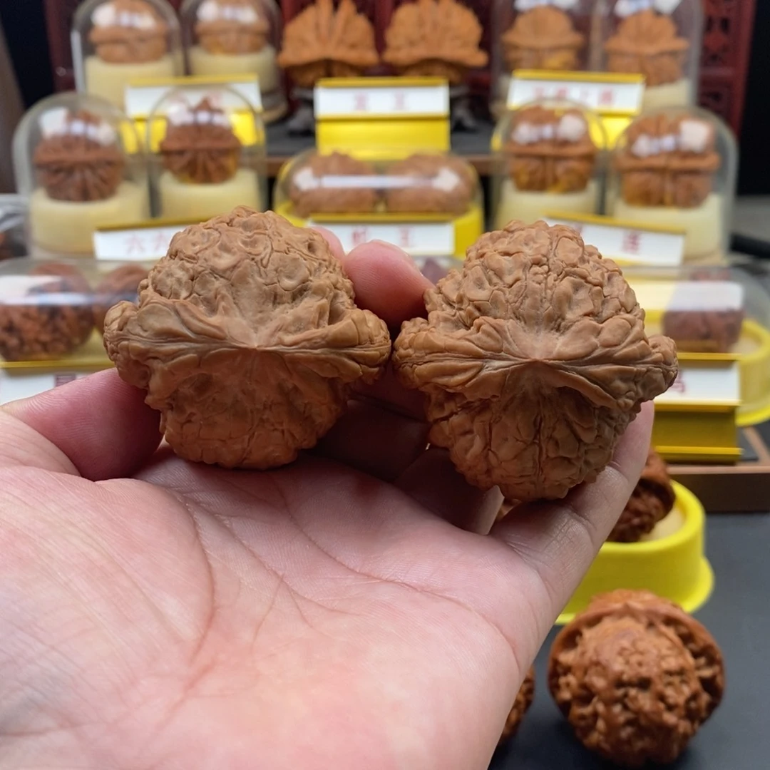 文玩核桃吊坠龙鼎，全品，尺寸51