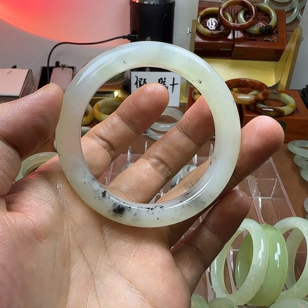 远***山蛇纹石玉未镶嵌手镯