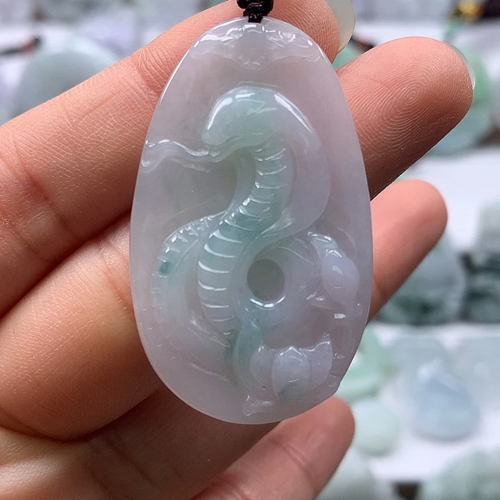 翡翠未镶嵌颈饰蛇牌福利