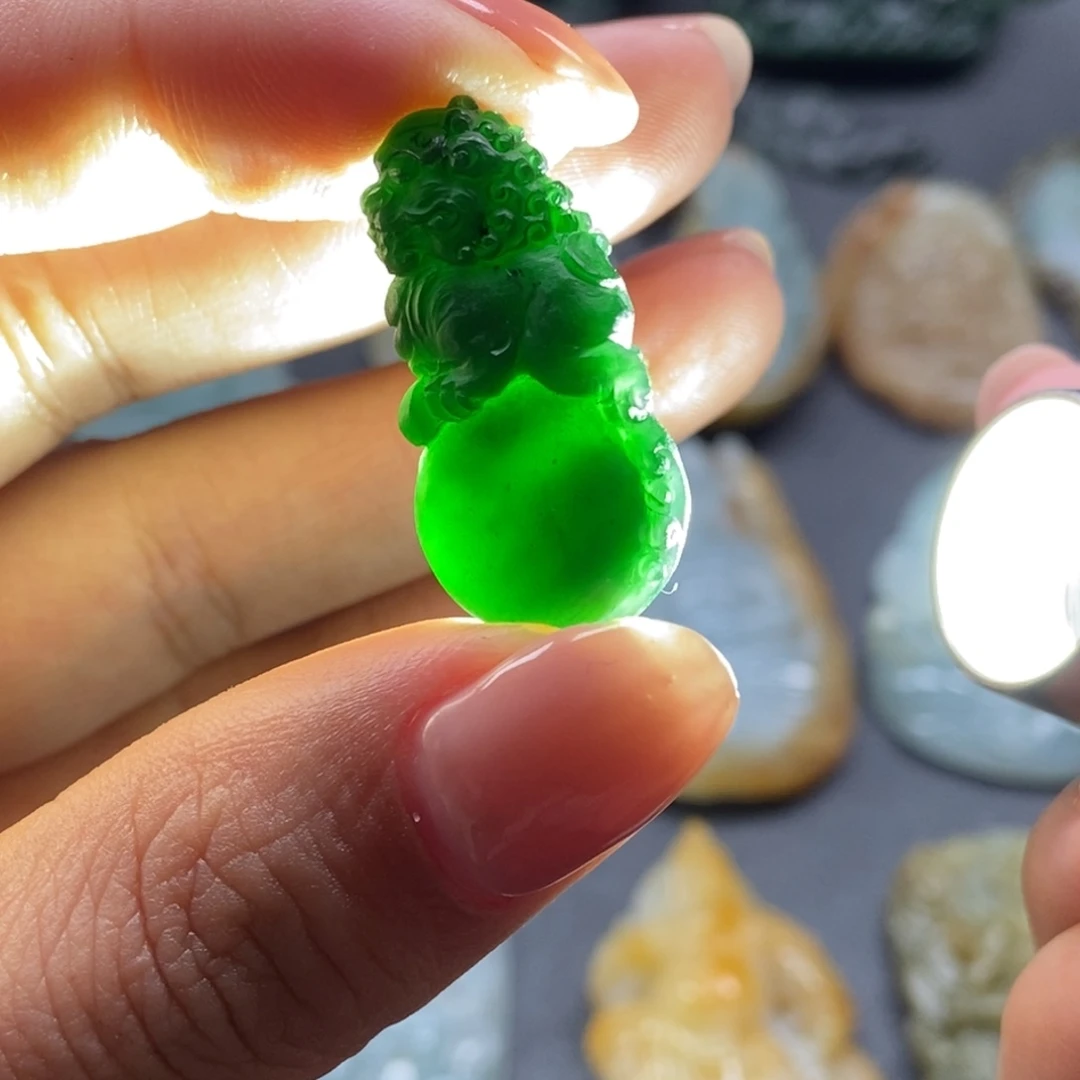 定制翡翠未镶嵌T狮狮如意