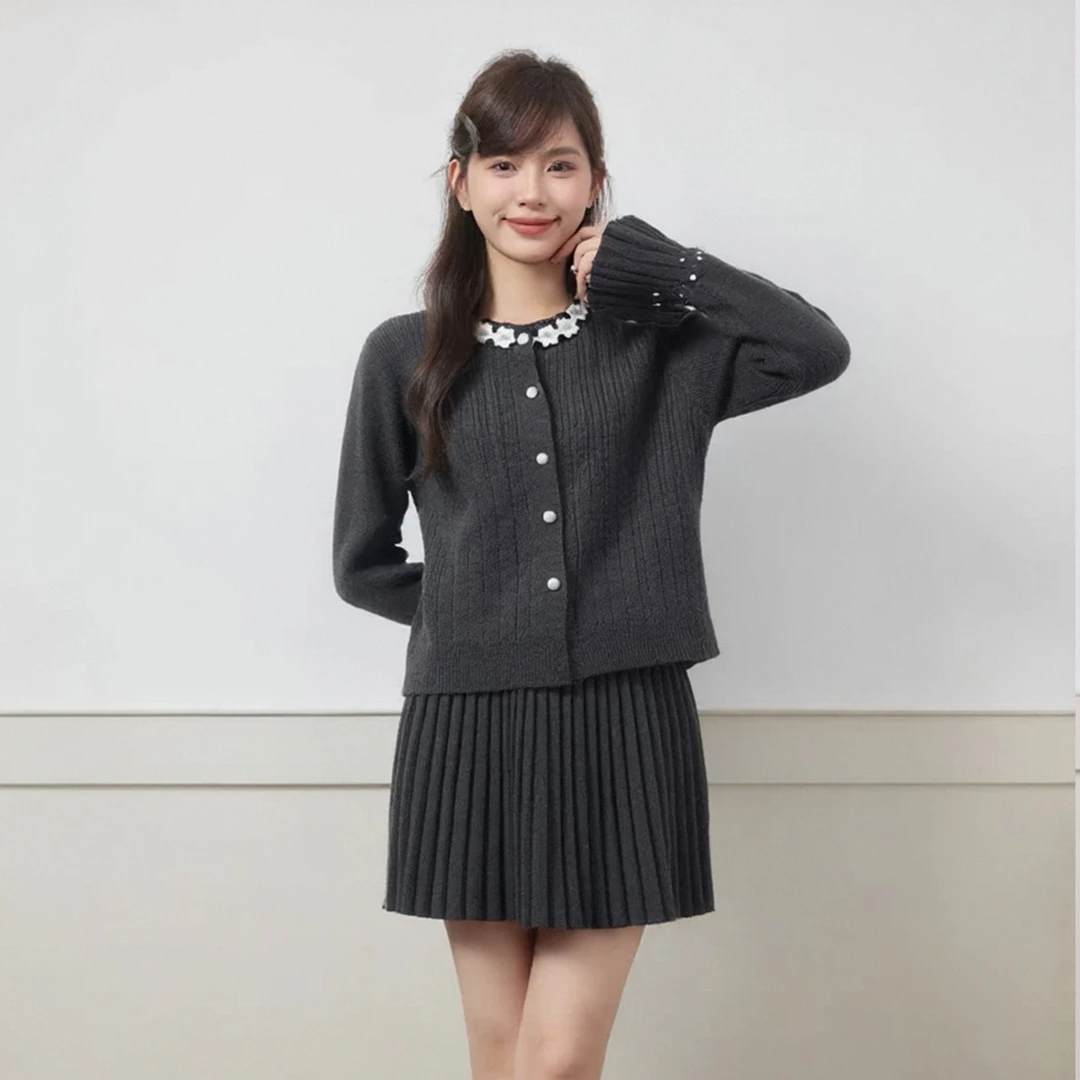 【奢姿】大码女装2025冬季时尚花朵装饰针织套装胖妹气质减龄两件套