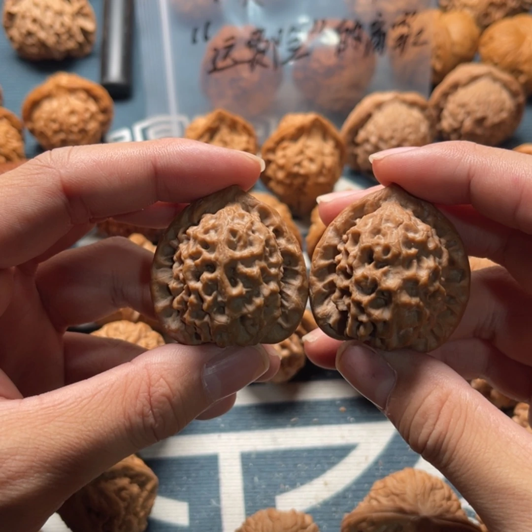 文玩核桃吊坠龙公子38