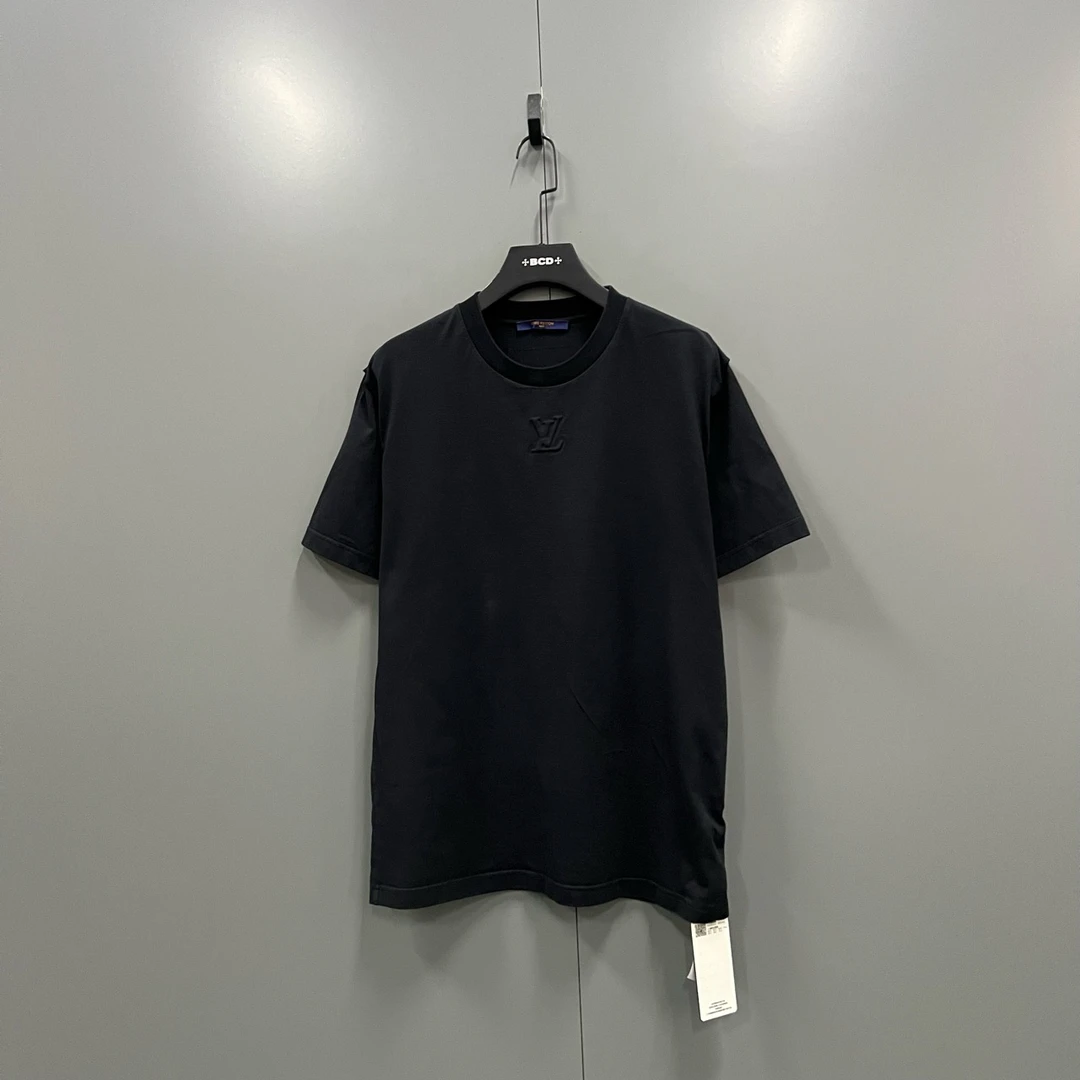 95新 LouisVuitton/路易威登 （cc1）黑色压纹短袖 XL码/bc014254