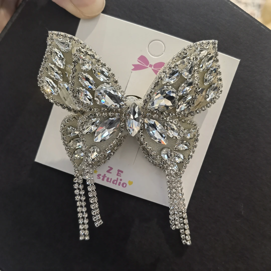 B830白色闪闪大蝴蝶胸针鸭夹两用