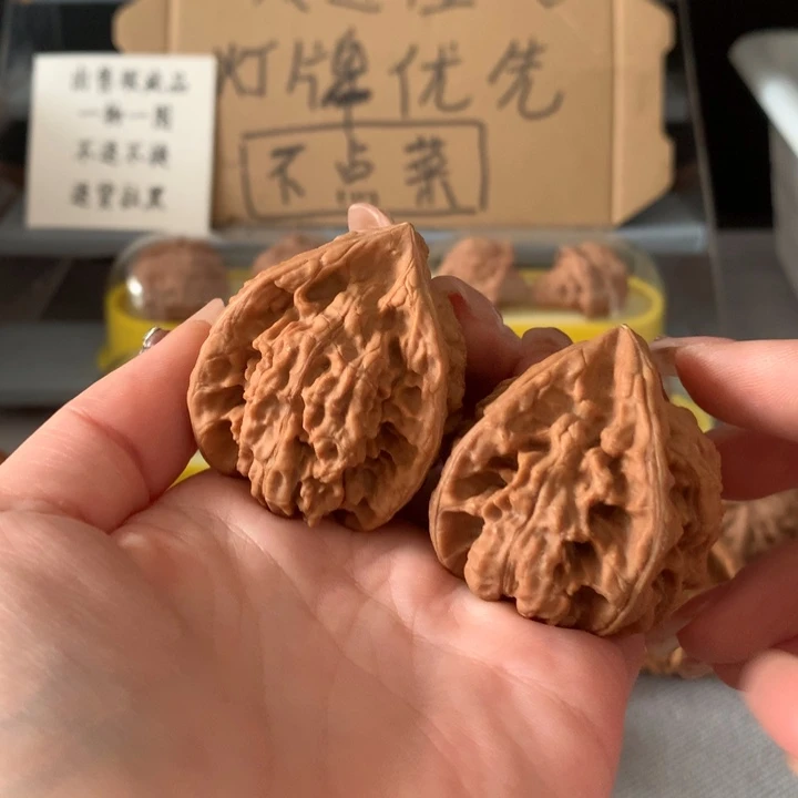 兵***春吊坠文玩核桃异形单只，有瑕疵
