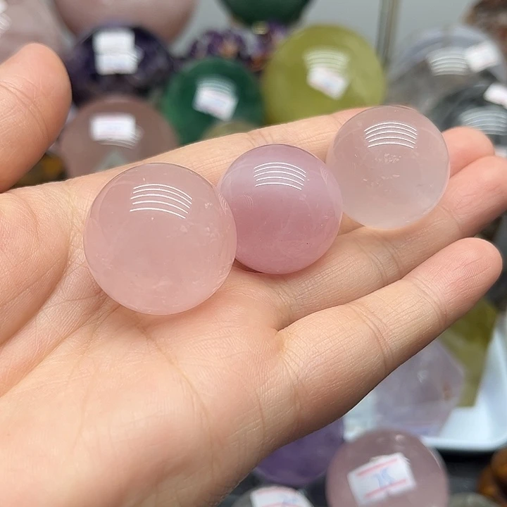 未镶嵌珠宝半成品水晶90克粉水晶球