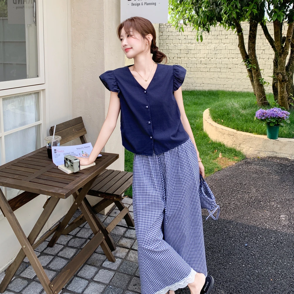 温柔系穿搭飞飞袖上衣套装女夏新款轻薄显瘦格子休闲阔腿裤两件套