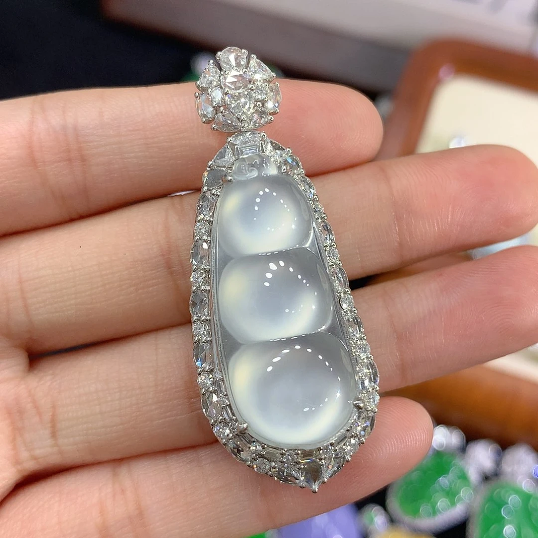 【闪购商品】吊坠(不含链)18K金镶嵌翡翠福豆