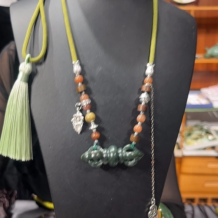 颈饰未镶嵌和田玉