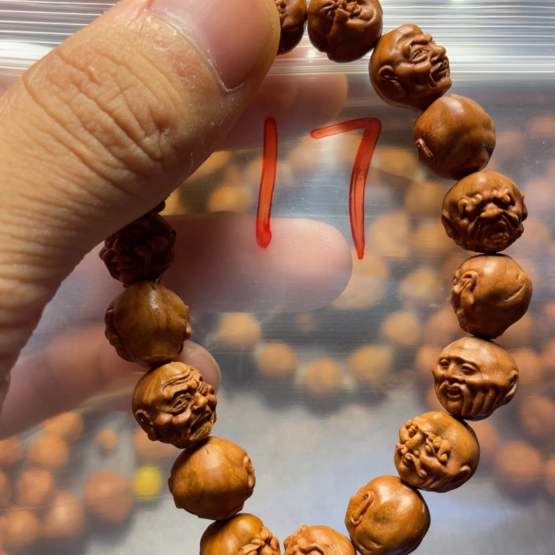 龙纹桃核雕刻瑕疵罗汉有漏