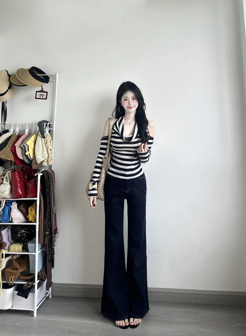 2025秋季新款一字肩撞色条纹荡领长袖t恤女露肩上衣百搭牛仔裤