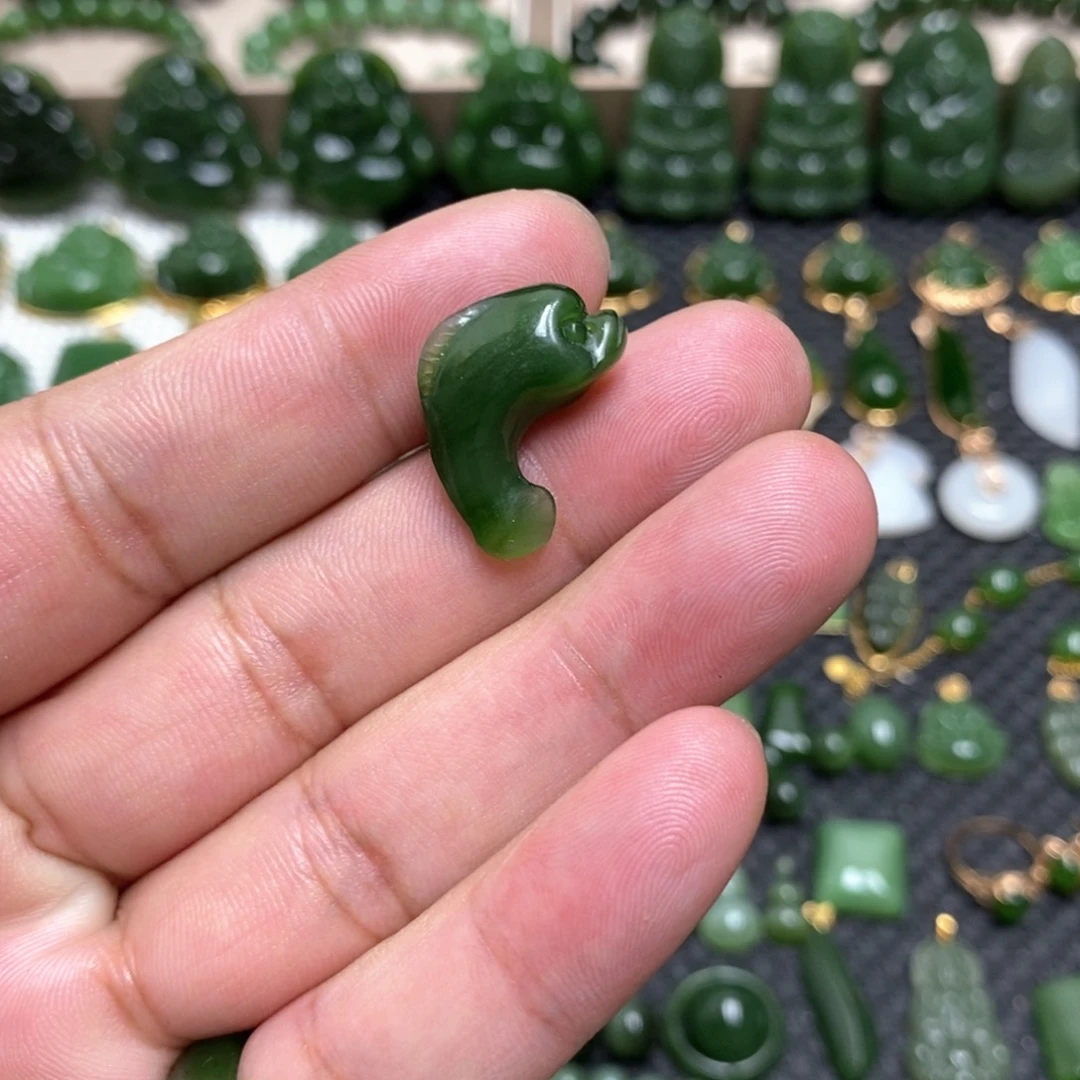 和田玉（碧玉）未镶嵌颈饰