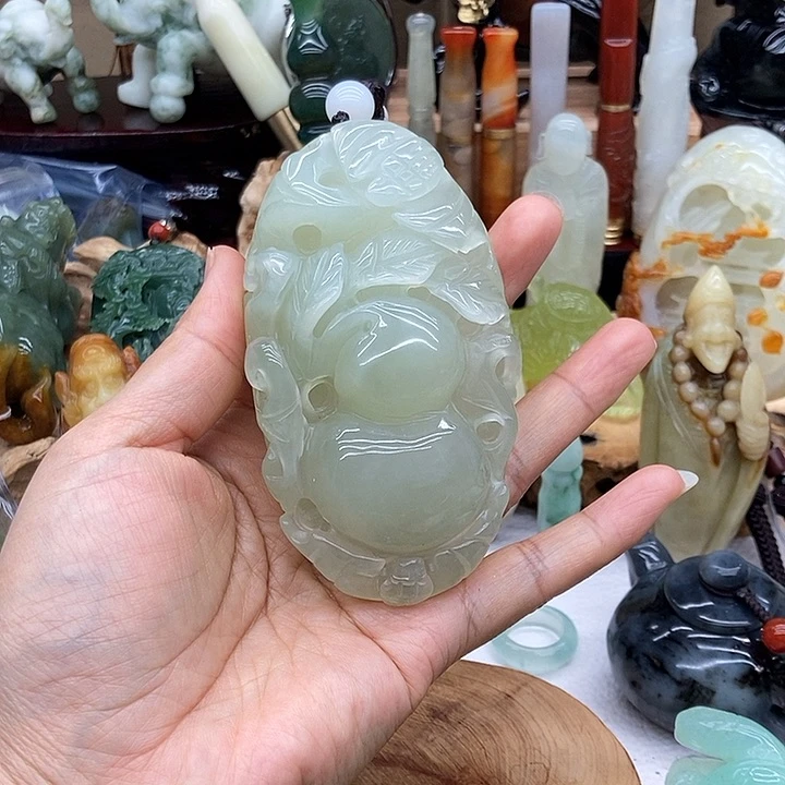 岫玉未镶嵌手把件浩***?